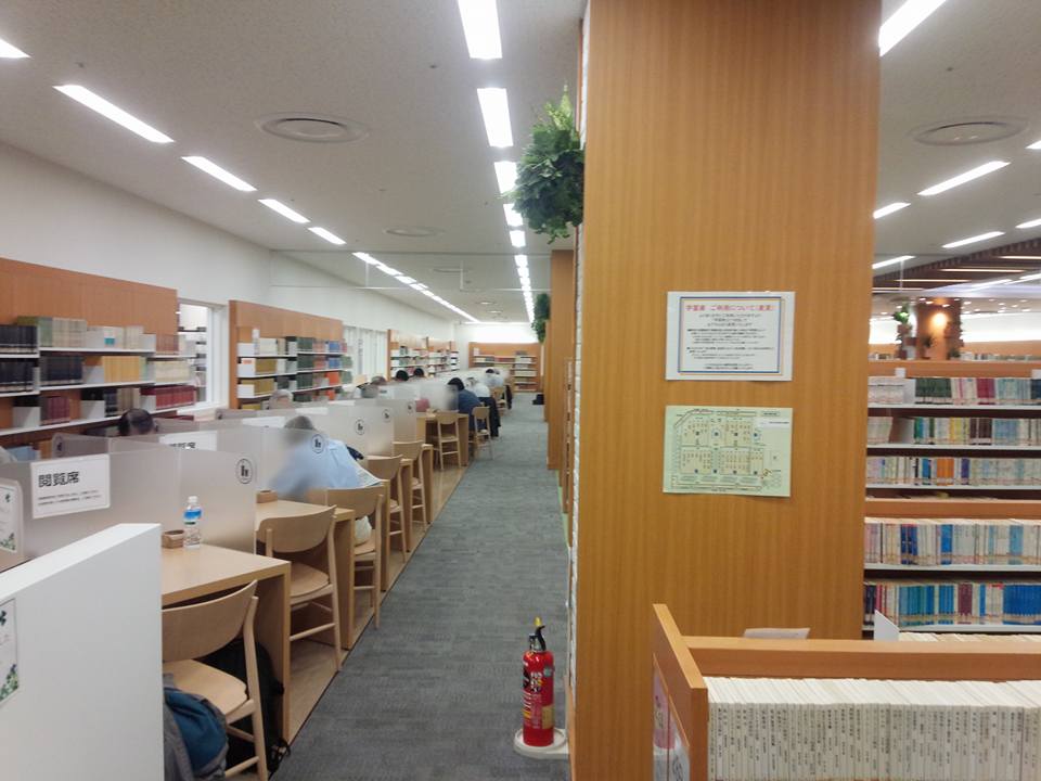 杉並区立今川図書館の自習室